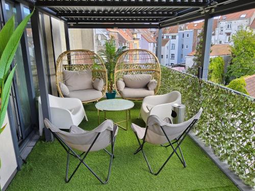 Jardín al aire libre en Chambre deluxe au 2ème étage, chambre double au 4ème étage NOT A HÔTEL