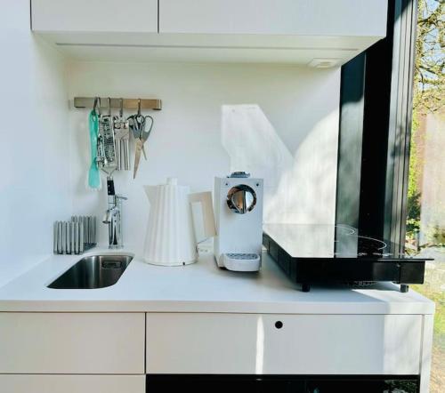 Charming Tiny Garden House for two photo 3