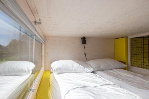 Postel nebo postele na pokoji v ubytování MOBILE HOMES direkt am Strand des Neusiedler Sees