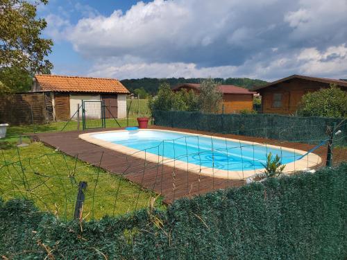 Bazén v ubytování L'escale en Dordogne nebo v jeho okolí