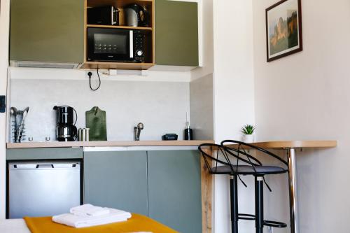 Η κουζίνα ή μικρή κουζίνα στο Studio avec parking vue sur la Cité de Carcassonne