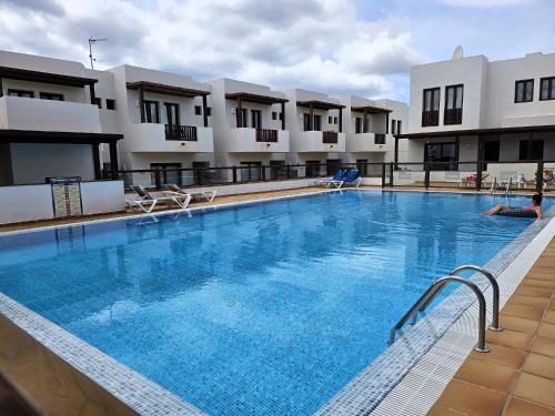 Bazén v ubytování Duplex Noray vista a la piscina nebo v jeho okolí