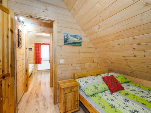 Postel nebo postele na pokoji v ubytování Domki i Pokoje obok Term Chochołów U Tadka