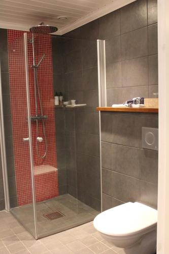 Ванная комната в Olarsgården Hotell