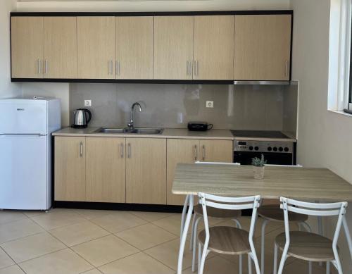 Ansi Paradiso Apartaments的厨房或小厨房