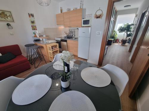 LJUBO V Apartment 10 m from the beach