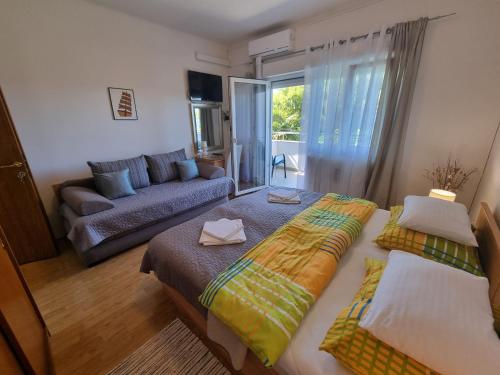 LJUBO V Apartment 10 m from the beach