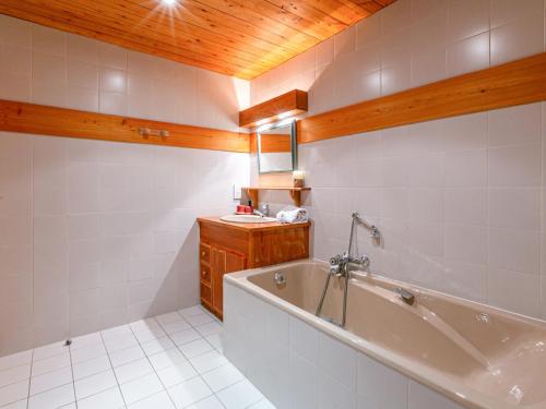 a bathroom with a tub and a sink at Appartement Val-d'Isère, 6 pièces, 10 personnes - FR-1-694-336 in Val-d'Isère