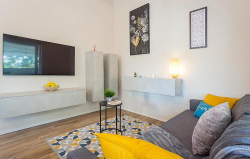Amazing Apartment In Medulin With Wifi