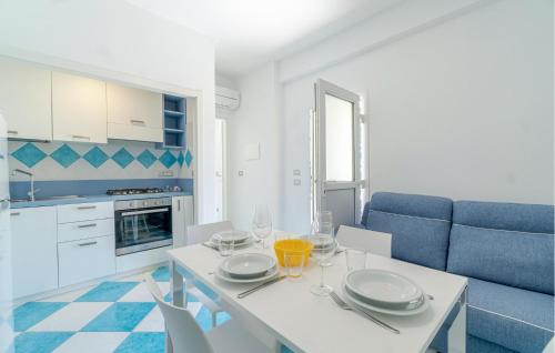 Kuchyň nebo kuchyňský kout v ubytování Amazing Apartment In Deiva Marina