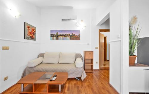 Cozy Apartment In Vodice With House Sea View