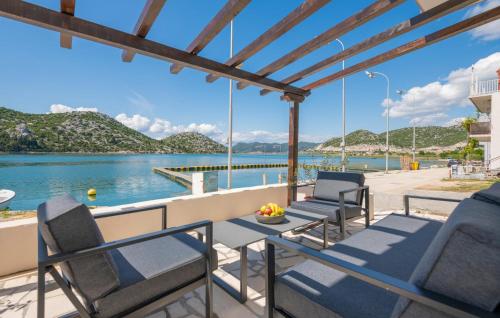 2 Bedroom Nice Apartment In Rogotin