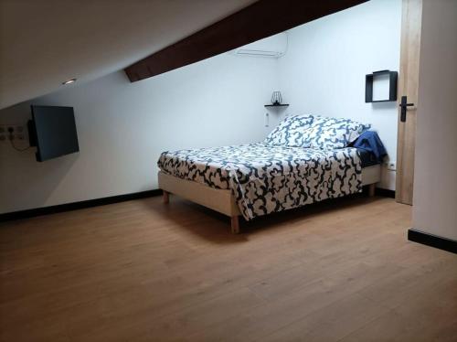 Ένα ή περισσότερα κρεβάτια σε δωμάτιο στο Appartement Caraman