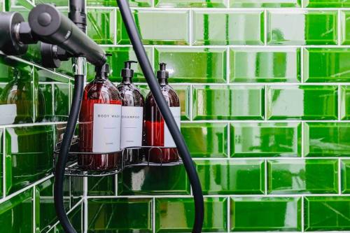 un gruppo di bottiglie di vetro verde su un muro di Luxury SeaWay sleeps 12, playroom/xbox a Barton on Sea