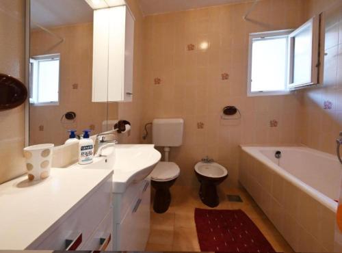 Koupelna v ubytování Apartments Mihovilovic - 50 m from beach