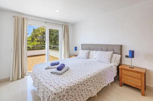 Ένα ή περισσότερα κρεβάτια σε δωμάτιο στο Mon Obert Cala Serena