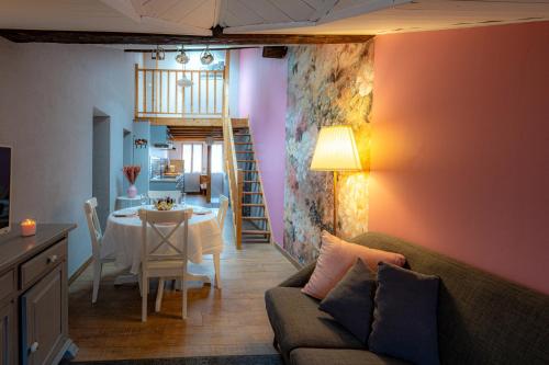 Et opholdsområde på La cachette historique 3 chambres