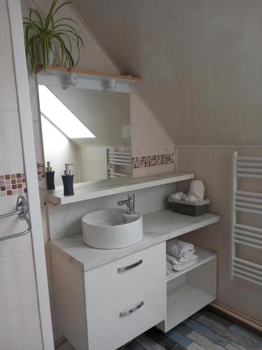 Ванна кімната в Chambre entre ville et campagne
