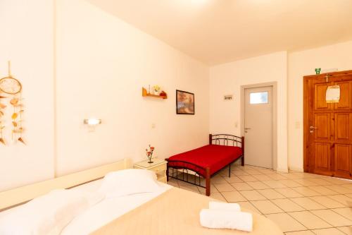 Gallery image of Froudi Rooms in Kamarai