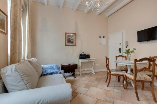 Agnolo Apartment by Mamo Florence