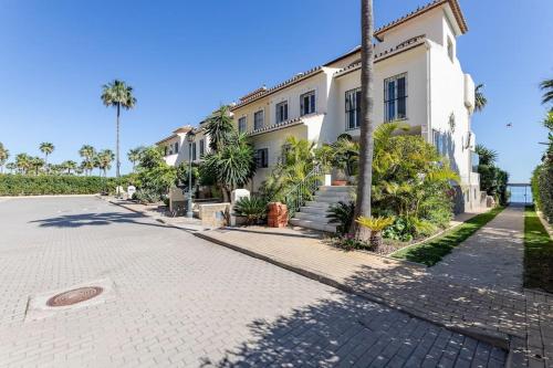 Perfect apartment on beach near Estepona RDR340