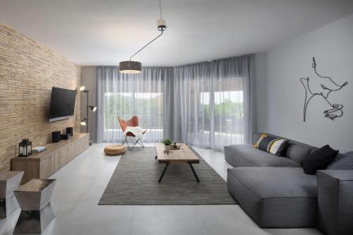 Villa Fabiana, a luxurious and spacious villa, few minutes from the beach