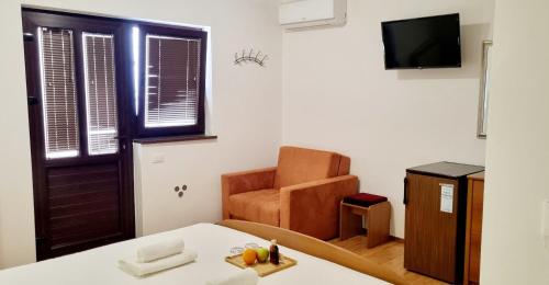 TV a/nebo společenská místnost v ubytování Nadija Rooms Funtana