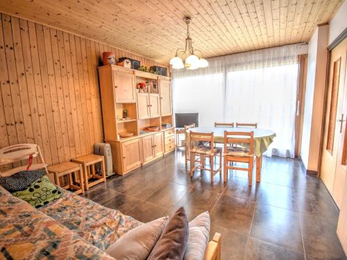 Appartement rénové avec 3 pièces, parking, proche centre et commodités à Morzine - FR-1-524-8