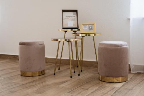 two tables and two stools in a room at Palazzo Campia in Cortandone