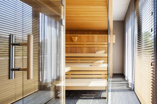 Postel nebo postele na pokoji v ubytování Fürstenfelder Hotel