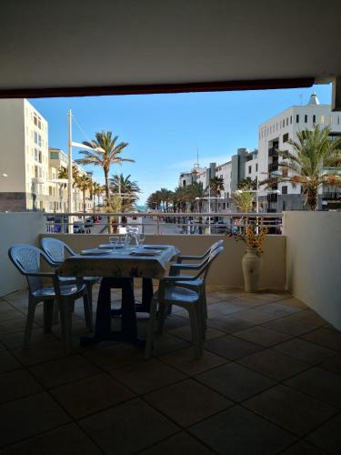 Photo de la galerie de l'établissement Appartement 4 voyageurs, terrasse vue mer, plage, au Cap d'Agde