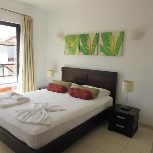 En eller flere senger på et rom på Tortuga Beach Resort 3 Bed Villa with pool