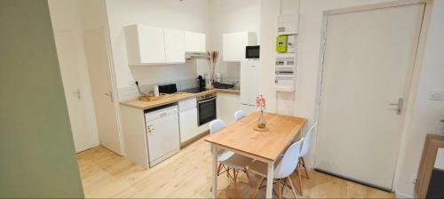Appartements à thèmeにあるキッチンまたは簡易キッチン