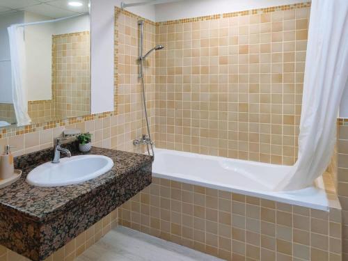 A bathroom at Breathtaking Full Sea View Luxury Apartment JBR