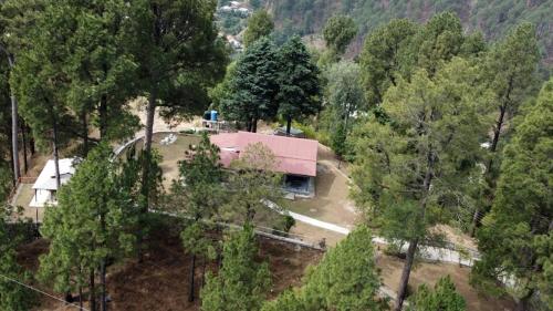 an aerial view of a house in the middle of a forest at Batrasi Dak Bungalow in Uttar Shisha