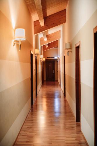 an empty hallway with wood floors and a door at Grand Hotel Elite in Cascia