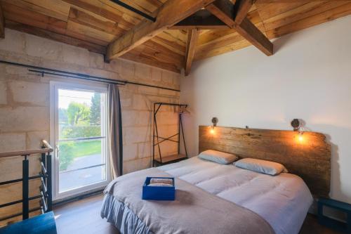מיטה או מיטות בחדר ב-Le jardin de Gassiot