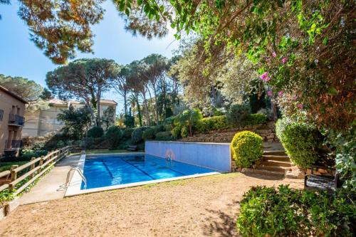 a swimming pool in a yard with trees at DS-1 Calella de Palafrugell 6 Pax in Calella de Palafrugell