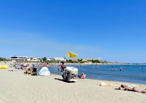 Photo de la galerie de l'établissement Appartement 4 voyageurs, terrasse vue mer, plage, au Cap d'Agde