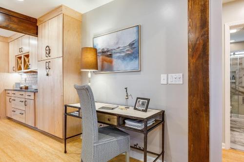 a home office with a desk and a chair at Beacon Hill Abode in Seattle