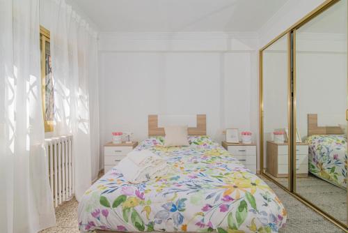 Ένα ή περισσότερα κρεβάτια σε δωμάτιο στο Avenida del Sur Retreat con Terraza