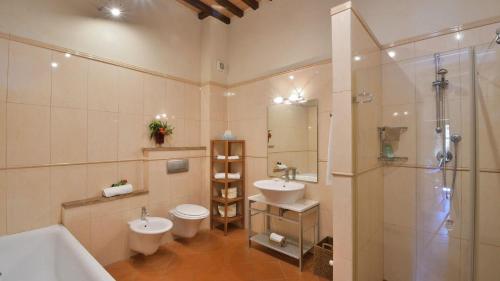 Ένα μπάνιο στο Malvasia