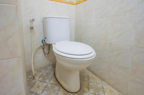 a bathroom with a white toilet in a room at OYO Life 93399 Kos Batulayar in Senggigi