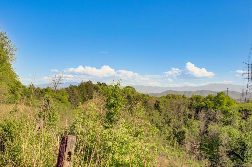 Sevierville Home w/ Mountain & Countryside Views photo 26