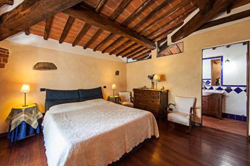 a bedroom with a large bed and a dresser at Fonte Del Castagno in Sinalunga