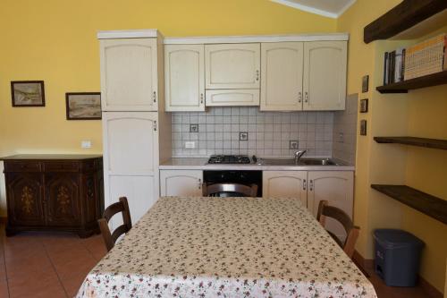Η κουζίνα ή μικρή κουζίνα στο Agriturismo il Poggio