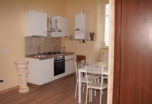 a kitchen with a table and chairs and a stove at Templum Iovis in Civitavecchia