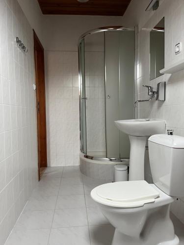 Bilik mandi di Penzión D+D