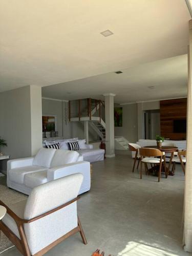 Posezení v ubytování Casa de veraneio com deck em Passa Terra, Ilha Grande