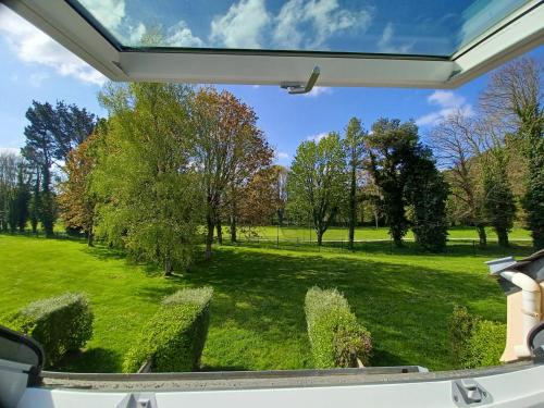 Maison au calme à l'intérieur du golf de Ploëmel, entre terre et mer, 2 chambres, 10 min des plages